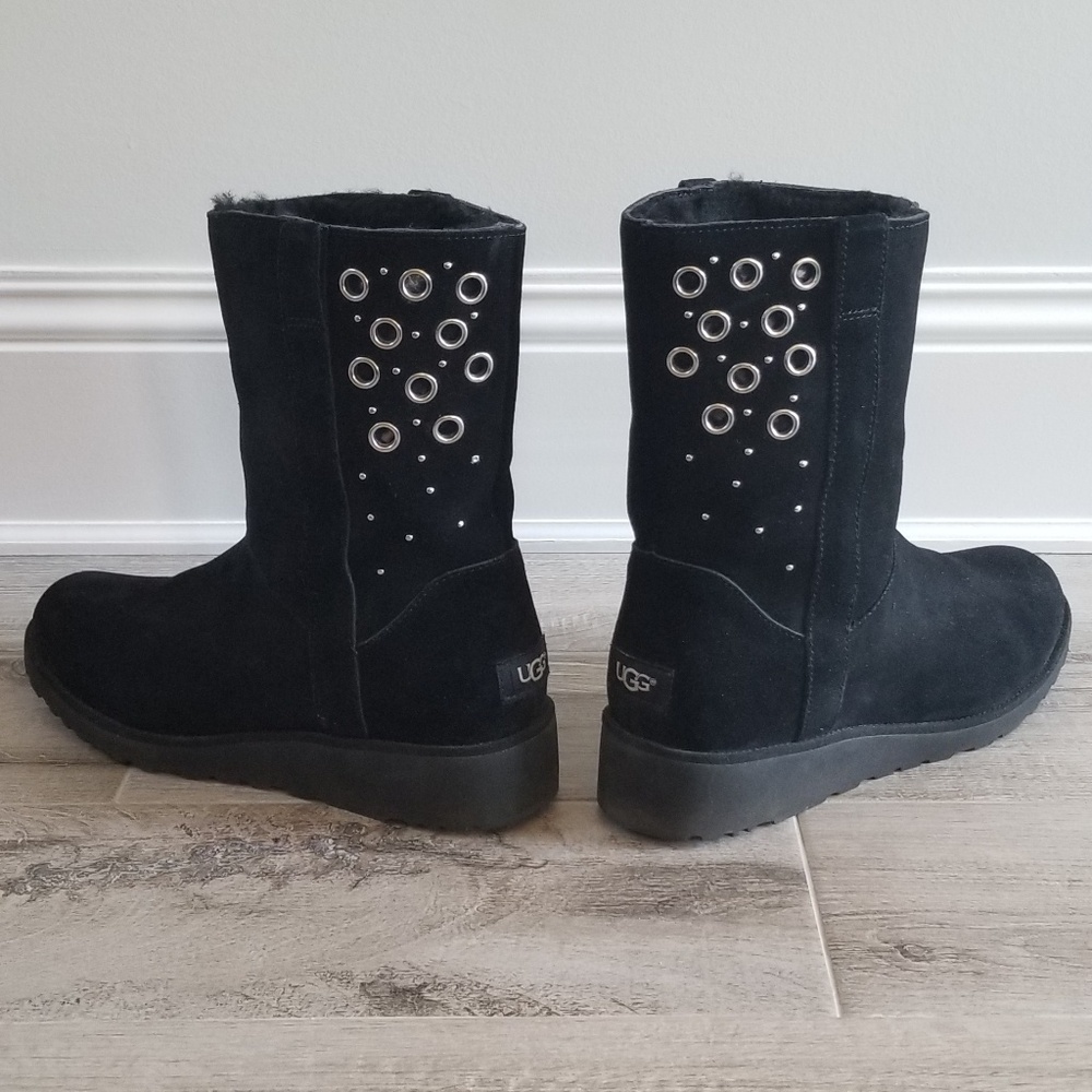 Black Ugg platform skinny profile